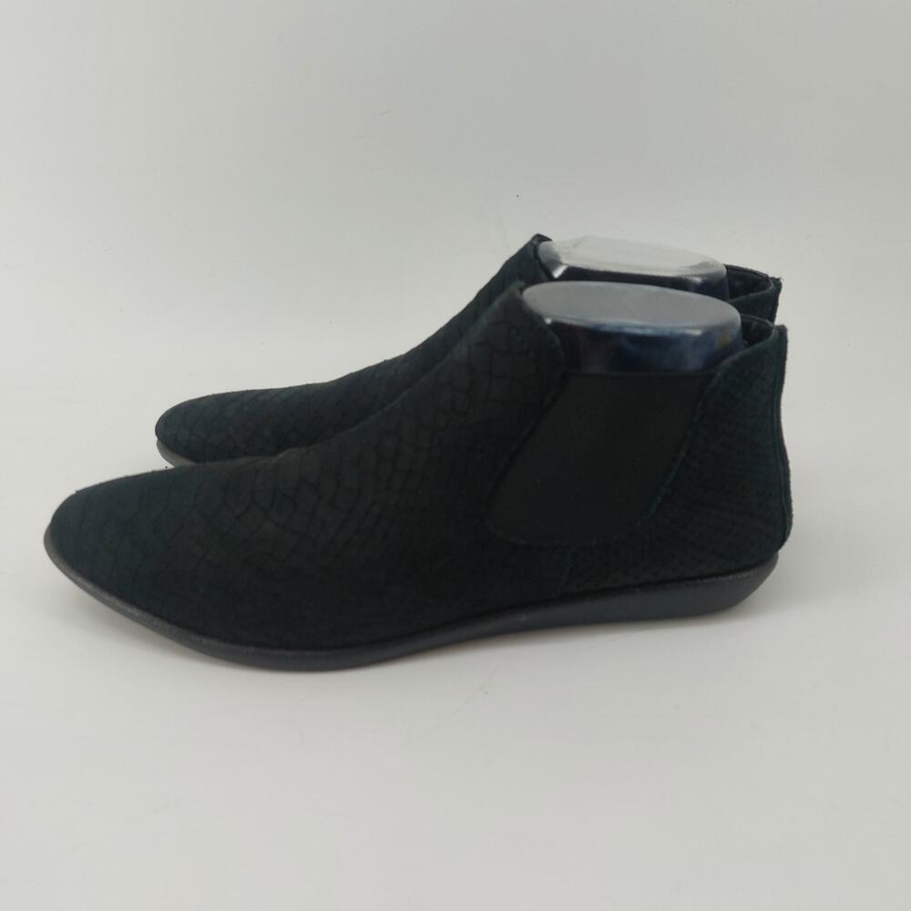 Flexx Womens Size 8 Black Chelsea Bootie Animal Embossed Almond Toe